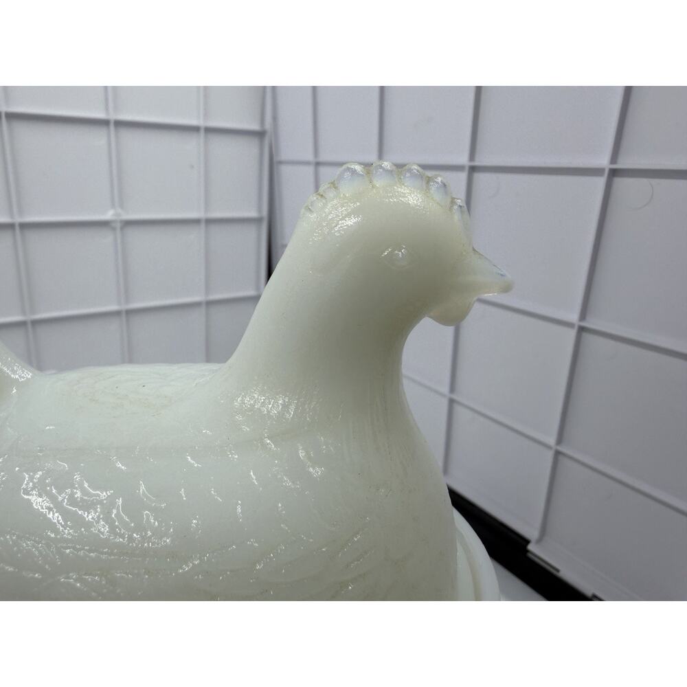 Vintage 4" Opalescent Milk Glass Hen on Nest Mini Dish 1940s HON Hazel Atlas? - Picture 2 of 10